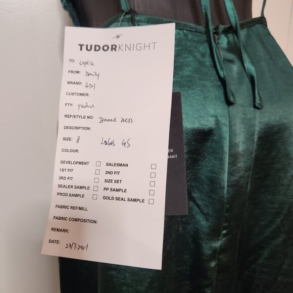 4th Reckless Low back Green gown - Picture 3 of 8